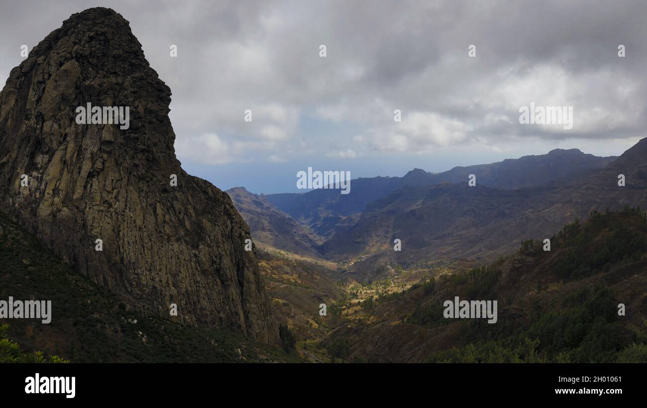 La Gomera est la deuxième plus petite des îles Canaries appartenant à l'Espagne et inspire les visiteurs avec son paysage volcanique bizarre. Banque D'Images