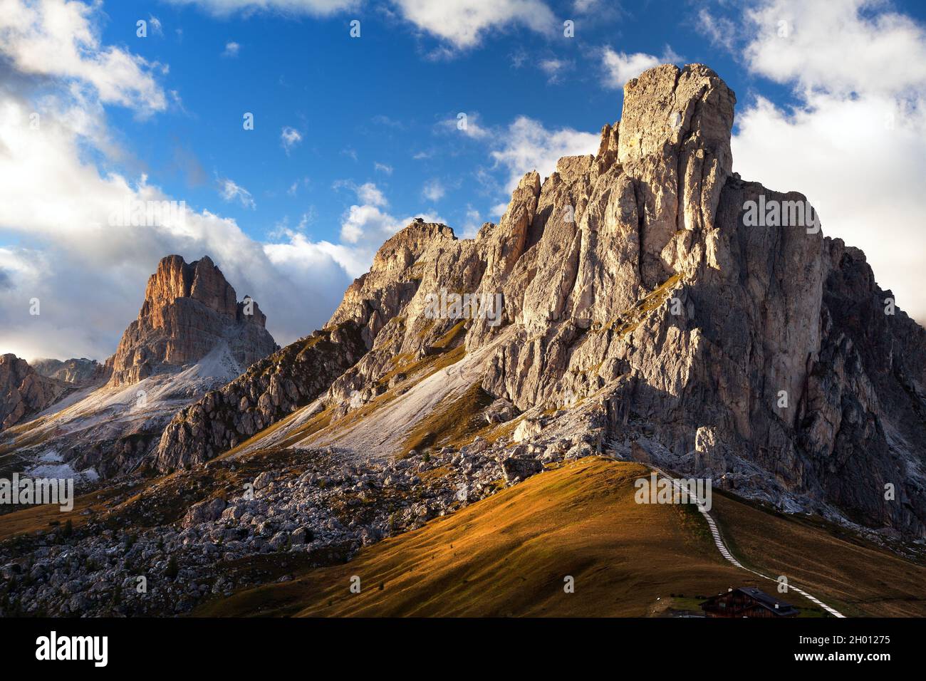 Passo Giau près de Cortina d Ampezzo et de la mout Ra Gusela et Nuvolau, Dolomites, Italie Banque D'Images