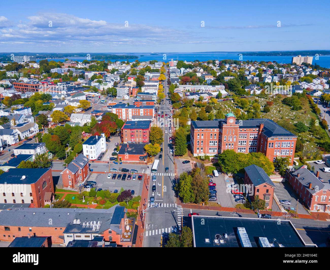 Vue aérienne du quartier historique de Munjoy Hill sur Congress Street depuis le centre-ville de Portland, Maine ME, États-Unis. Banque D'Images