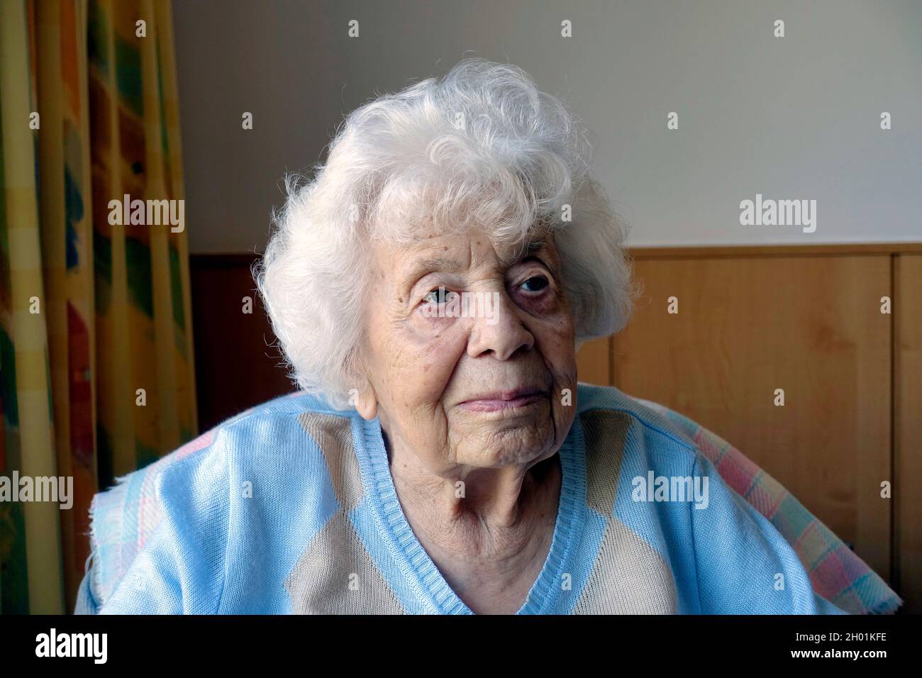 100-year-old woman déments Banque D'Images
