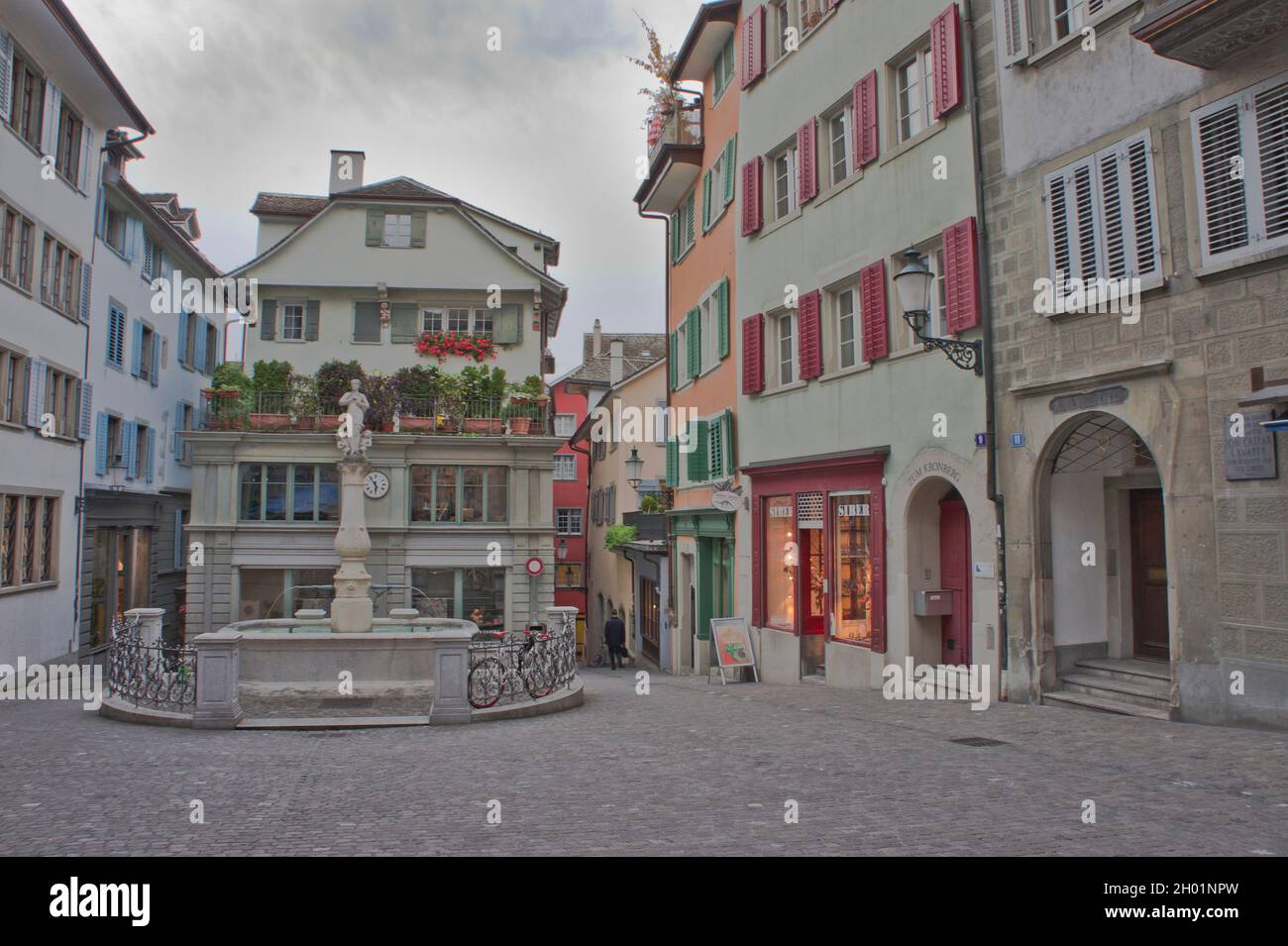 Zurich, vue sur la rue de la vieille ville, Suisse, Europe Banque D'Images
