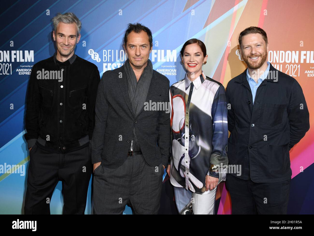 10 octobre 2021, Londres, Royaume-Uni.Tristain Goligher, Jude Law, Ruth Wilson et Ben Jackson arrivent au film True Things screening, qui fait partie du BFI London film Festival, tenu à la BFI South Bank.Crédit : Doug Peters/EMPICS/Alamy Live News Banque D'Images