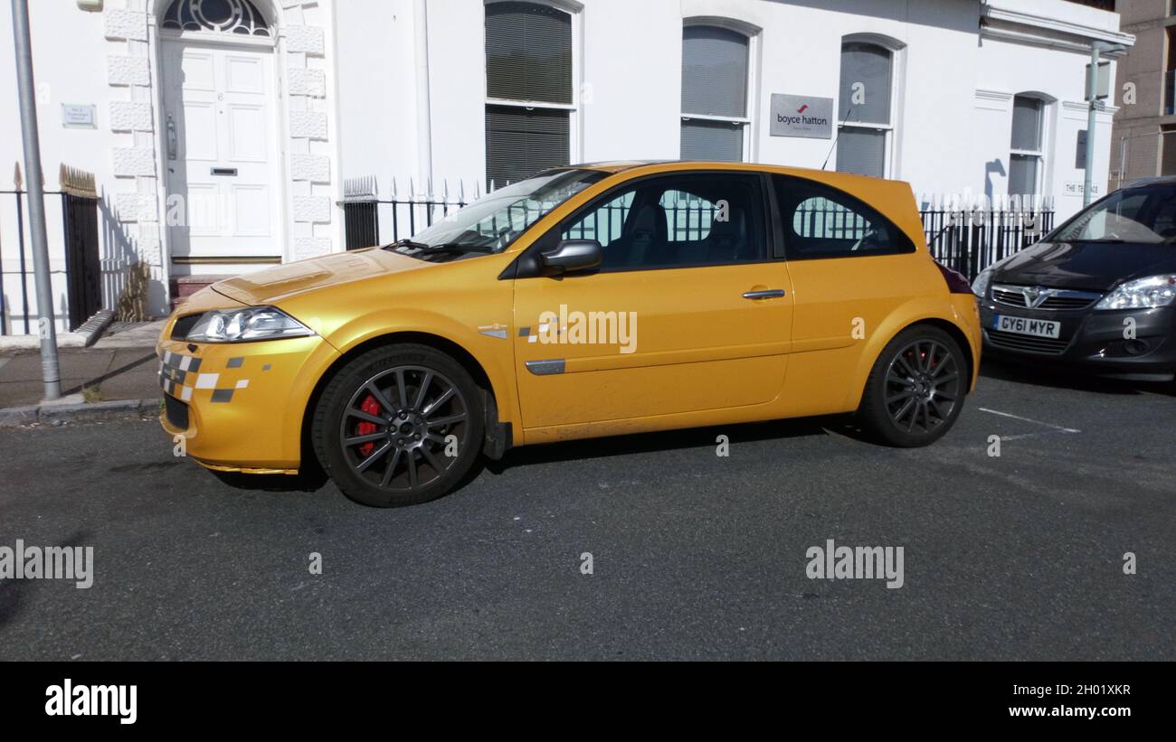 Une voiture Renault Megane Sport immatriculée en 2008 garée à Torquay, Devon, Angleterre, Royaume-Uni. Banque D'Images