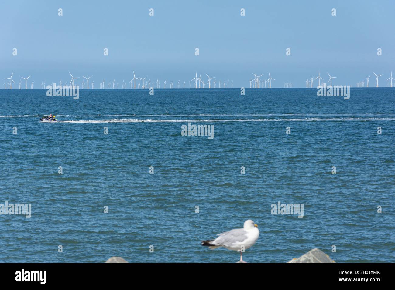 Éoliennes off-shore, Port Eirias, Colwyn Bay (Bae Colwyn), Conwy County Borough, pays de Galles, Royaume-Uni Banque D'Images