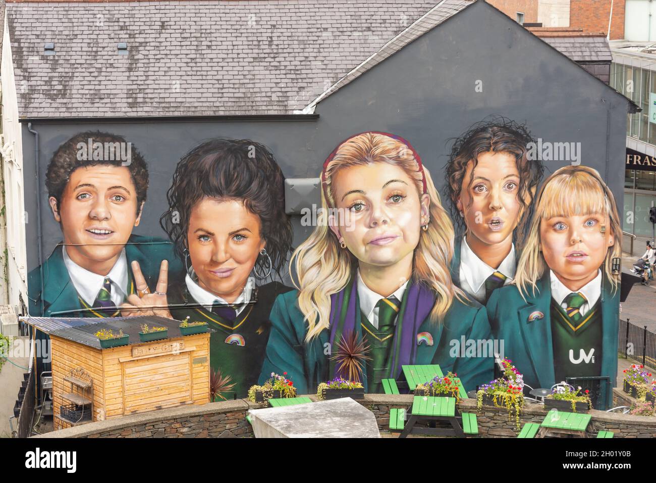 Fresque de Derry Girls (comédie télé), Orchard Street, Derry (Londonderry), Comté de Derry, Irlande du Nord,Royaume-Uni Banque D'Images