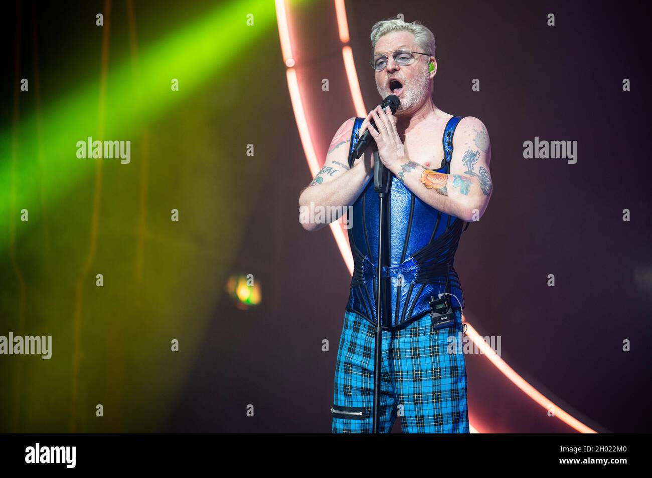 Manchester, Royaume-Uni.10 octobre 2021.Vince Clark et Andy Bell du groupe pop des années 80, Erasure, se produire à Manchester O2 Apollo.2021-10-10.Crédit : Gary Mather/Alay Live News Banque D'Images