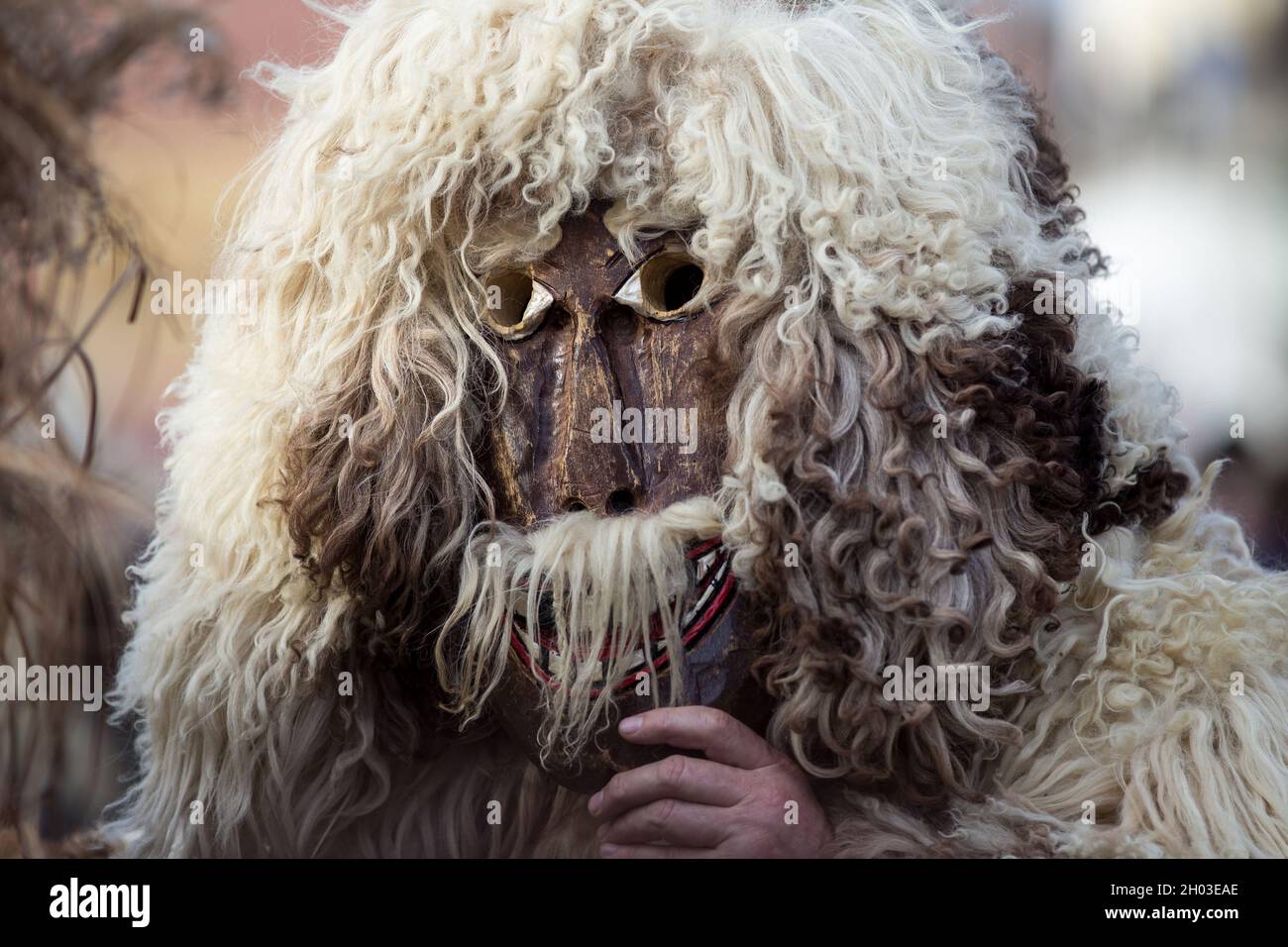 Gros plan sur le masque traditionnel hongrois au festival du carnaval de Busojaras Dans Mohacs Banque D'Images