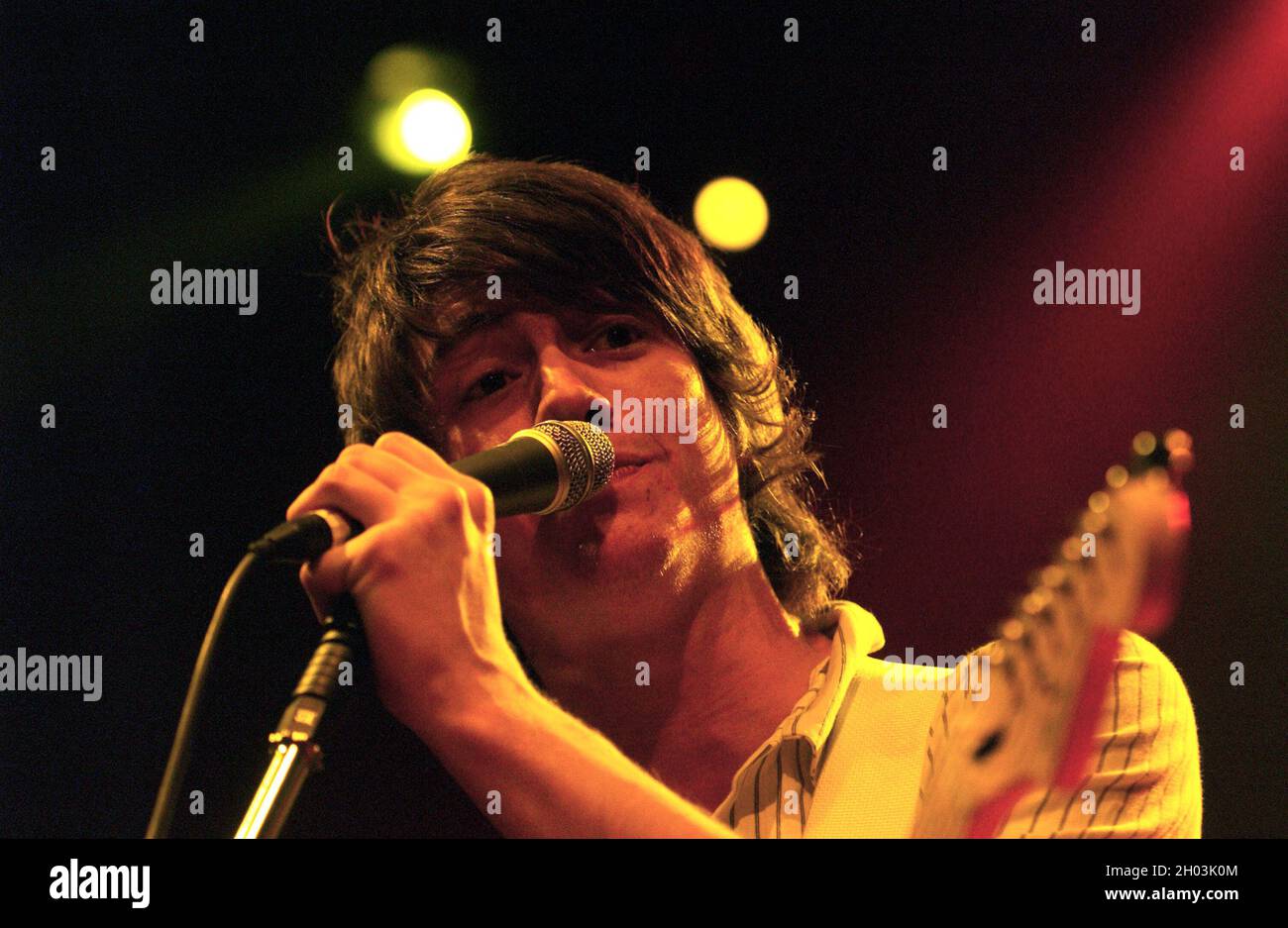 Milan Italie 2006-05-13 : concert en direct du groupe Arctic Monkeys au Rolling Stones , le chanteur et guitariste Alex Turner Banque D'Images Milan Italie 2006-05-13 : concert en direct du groupe Arctic Monkeys au Rolling Stones , le chanteur et guitariste Alex Turner Banque D'Images