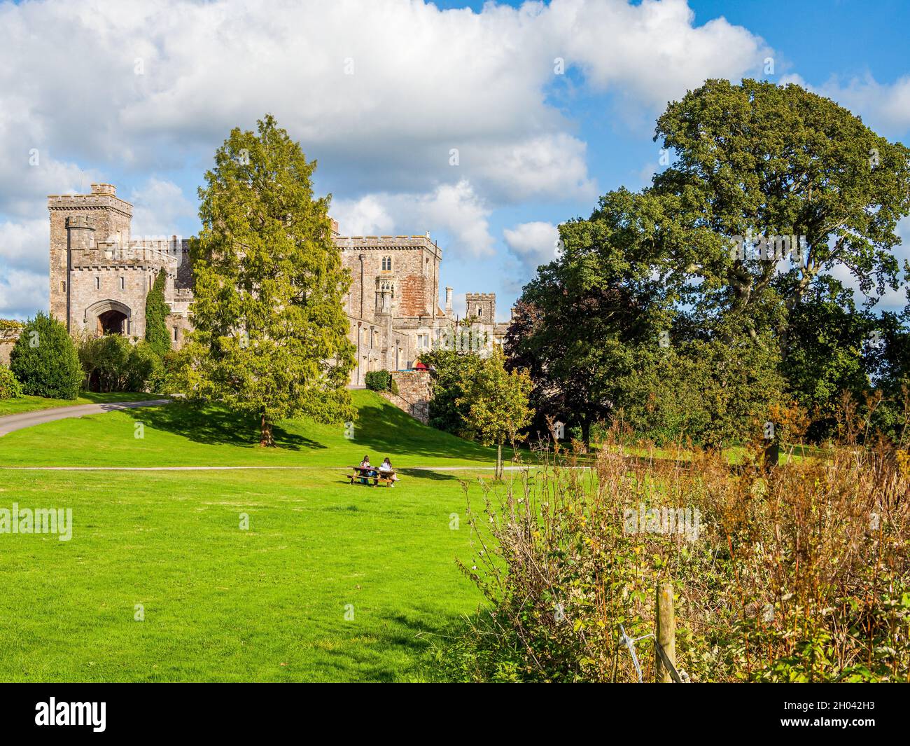 Jardins historiques et château dans le sud-est du Devon. Banque D'Images