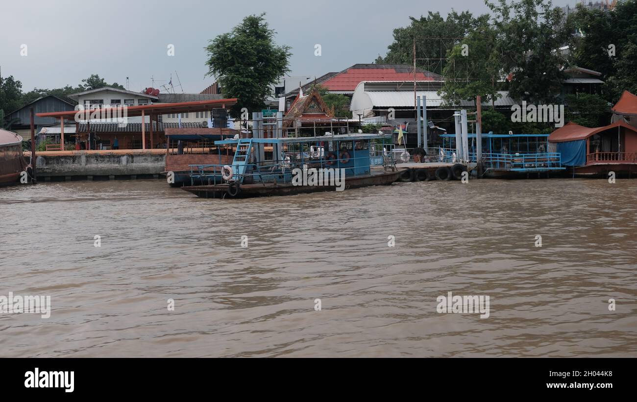 Ferry Boat Pier Wat suan plu -Dumex Pier Thonburi District le long de la rivière Chao Phraya Bangkok Thaïlande Banque D'Images