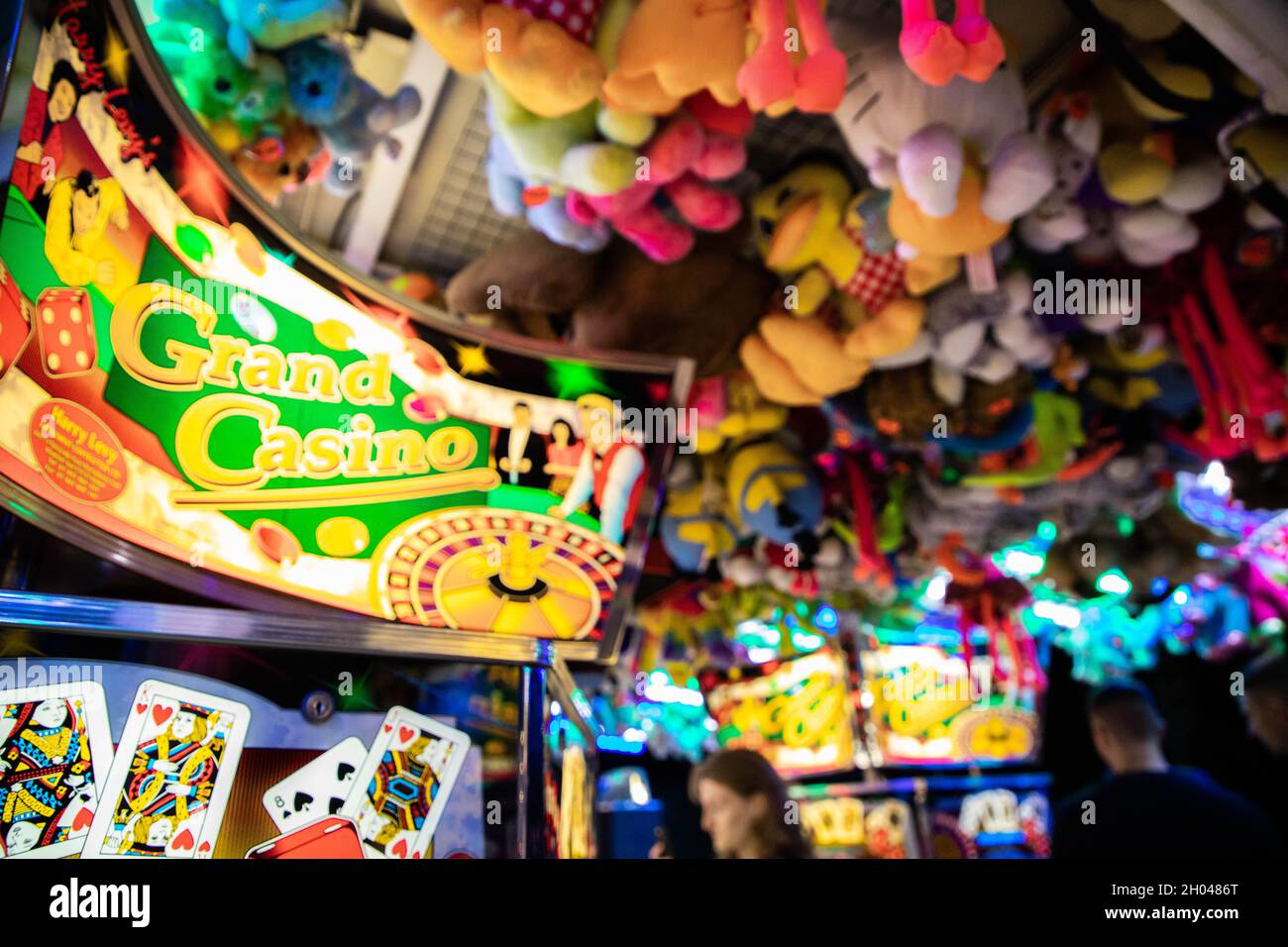 Machine à pièces de monnaie équipée d'un jeu de cartes Banque D'Images