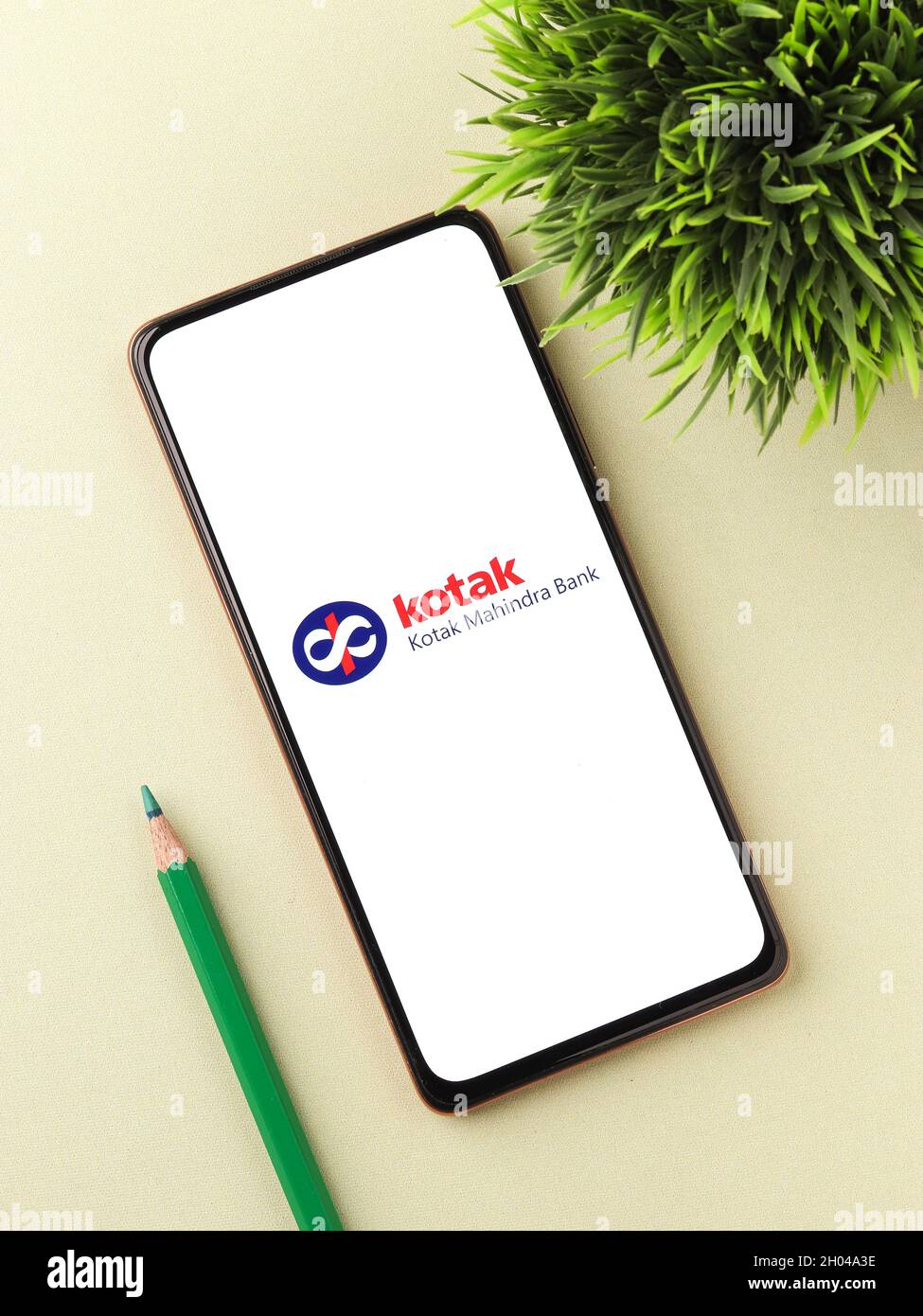 West Bangal, Inde - 09 octobre 2021 : logo Kotak Mahindra Bank sur image de stock d'écran de téléphone. Banque D'Images