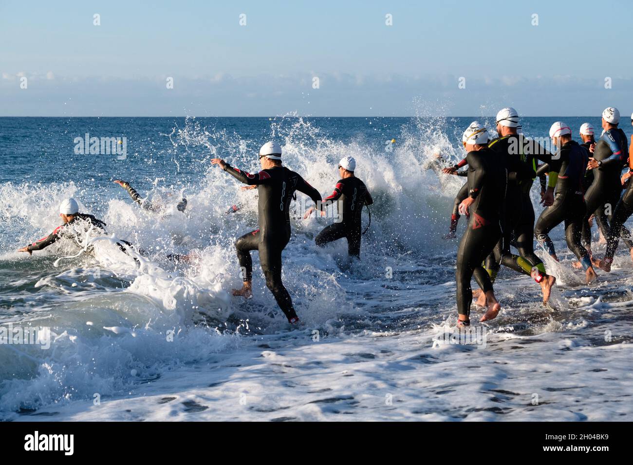 Les athlètes participant au Triathlon Torre del Mar 2021, Axarquia, Malaga, Andalousie, Costa del sol,Espagne Banque D'Images