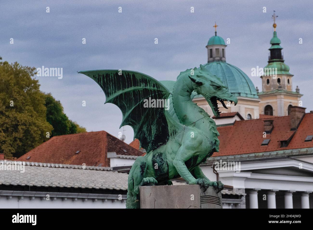 Statue de dragon sur le pont du dragon, centre-ville de Ljubljana, centre-ville de LjubljanaLjubljana Banque D'Images