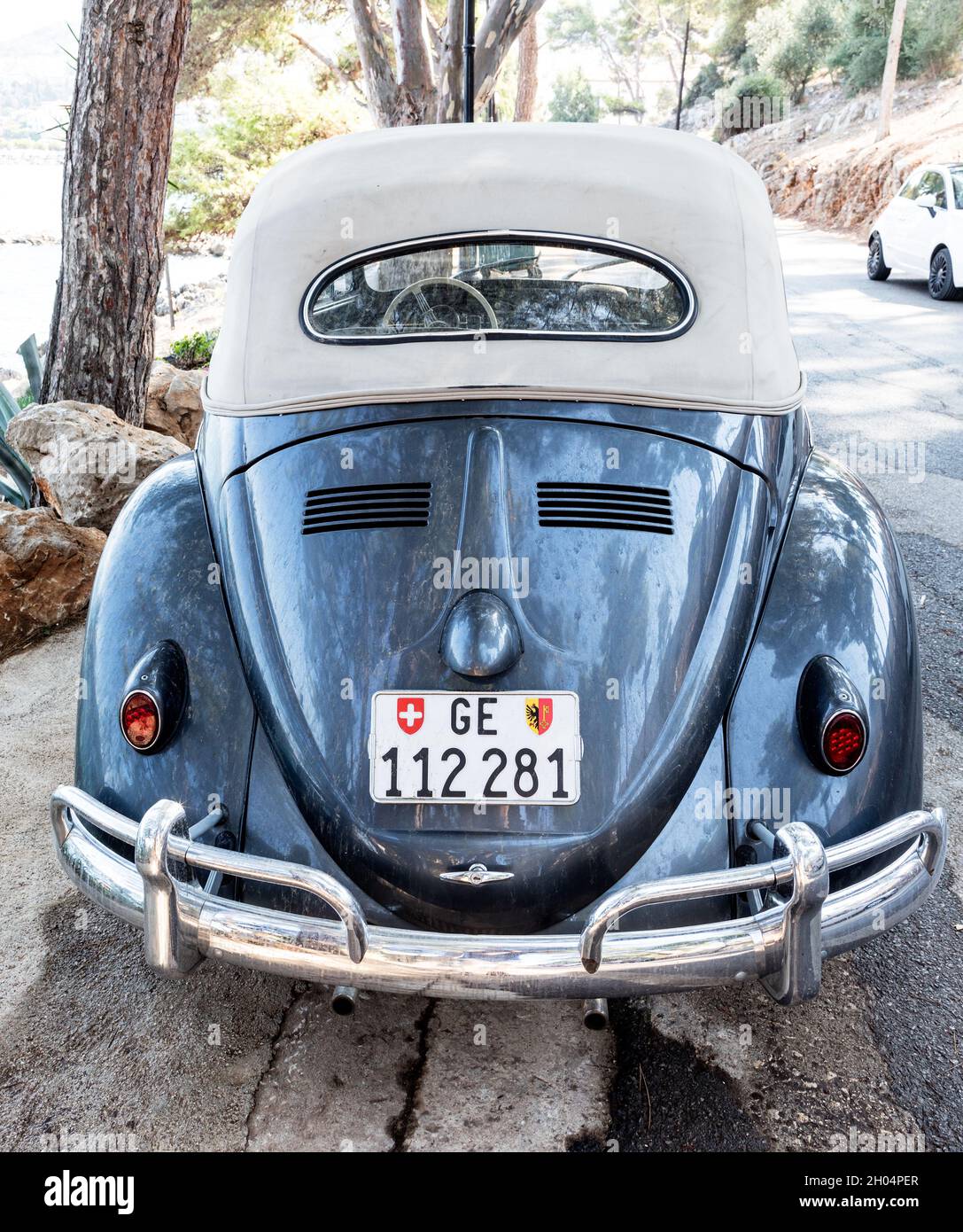 Une voiture classique convertible VW Beetle en Grèce Banque D'Images