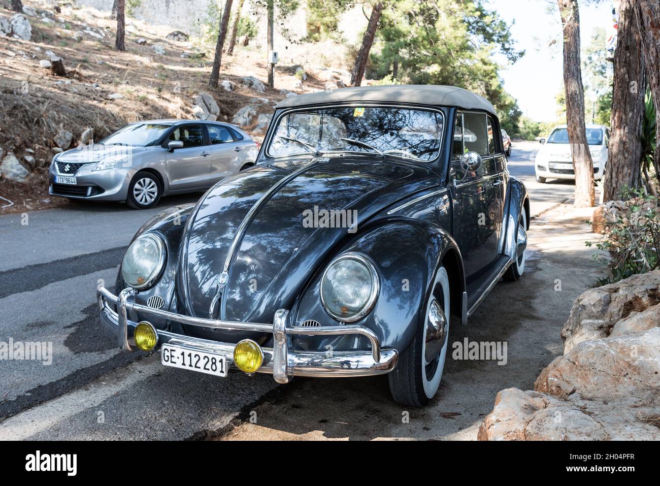 Une voiture classique convertible VW Beetle en Grèce Banque D'Images