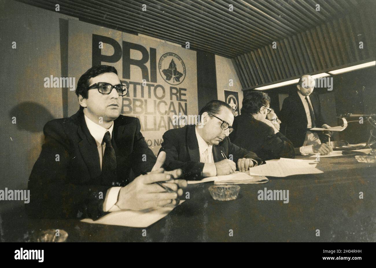 Les politiciens italiens Giorgio la Malfa (à gauche) et Francesco Compagna, de PRI, 1972 Banque D'Images
