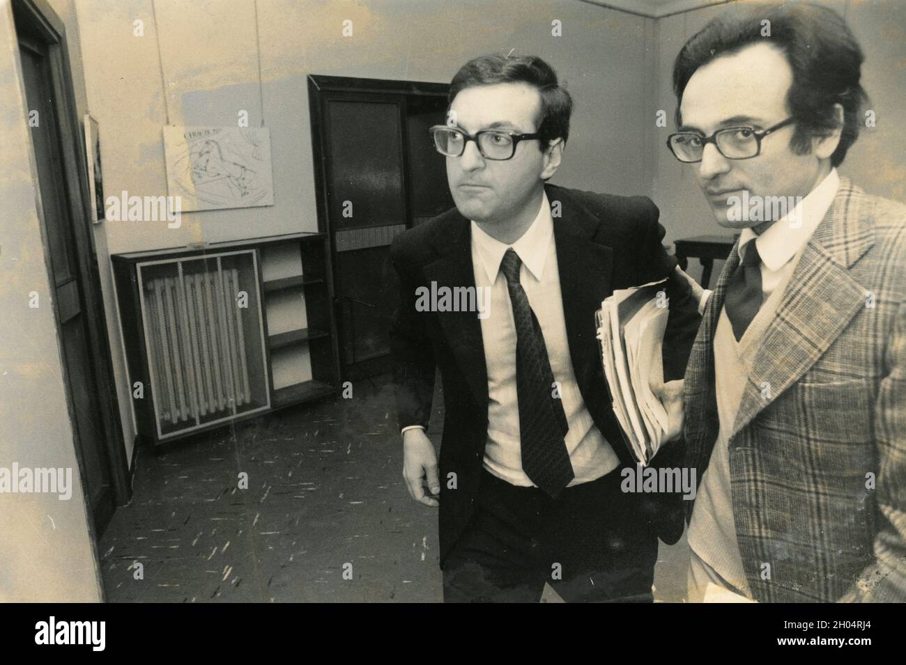 Le politicien italien Giorgio la Malfa (à gauche) et l'historien Lucio Villari, 1973 Banque D'Images