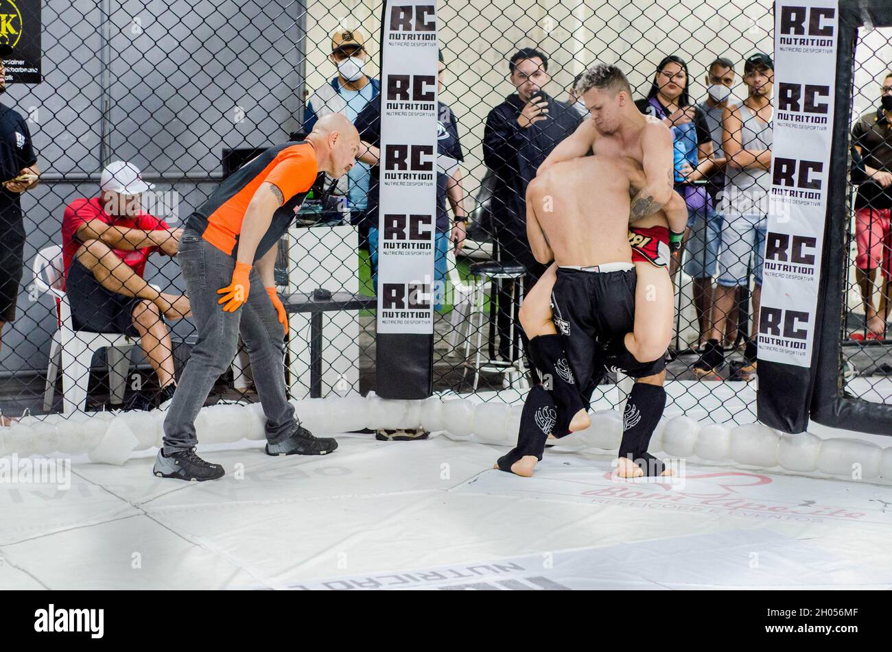 Rio de Janeiro, Brésil.09e octobre 2021.Ce samedi, 9 octobre, a eu lieu à Rio de Janeiro, la 14e édition d'Arena Global dans les modalités No GI, Boxe, K1, MMA amateur et MMA Professional, y compris le litige pour la ceinture légère.RD Champions athlète, Paulo Henrique, ?pH Laia?, a gagné et fixé la ceinture légère dans sa onzième victoire de carrière, le combattant est de plus en plus regardé par les événements et les conflits.De Madureira au monde, le pH est sourd et remporte la reconnaissance du cœur qu'il met dans le combat.Credit: Belga /FotoArena/Alamy Live News Banque D'Images