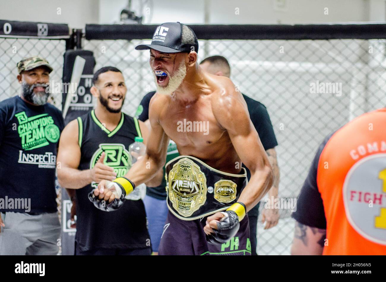 Rio de Janeiro, Brésil.09e octobre 2021.Ce samedi, 9 octobre, a eu lieu à Rio de Janeiro, la 14e édition d'Arena Global dans les modalités No GI, Boxe, K1, MMA amateur et MMA Professional, y compris le litige pour la ceinture légère.RD Champions athlète, Paulo Henrique, ?pH Laia?, a gagné et fixé la ceinture légère dans sa onzième victoire de carrière, le combattant est de plus en plus regardé par les événements et les conflits.De Madureira au monde, le pH est sourd et remporte la reconnaissance du cœur qu'il met dans le combat.Credit: Belga /FotoArena/Alamy Live News Banque D'Images