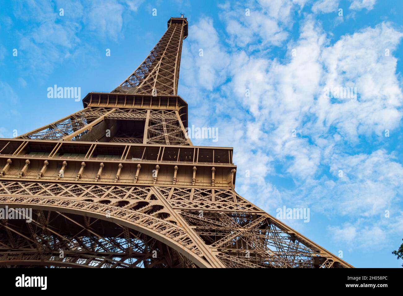 Détail de la Tour Eiffel par dessous Banque D'Images