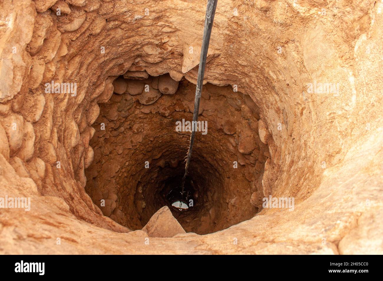 Puits d'eau traditionnel dans un village au Maroc Photo Stock Alamy