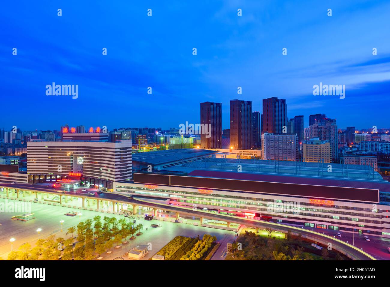 Heure bleue du paysage urbain de Shenyang avec gratte-ciel. Banque D'Images