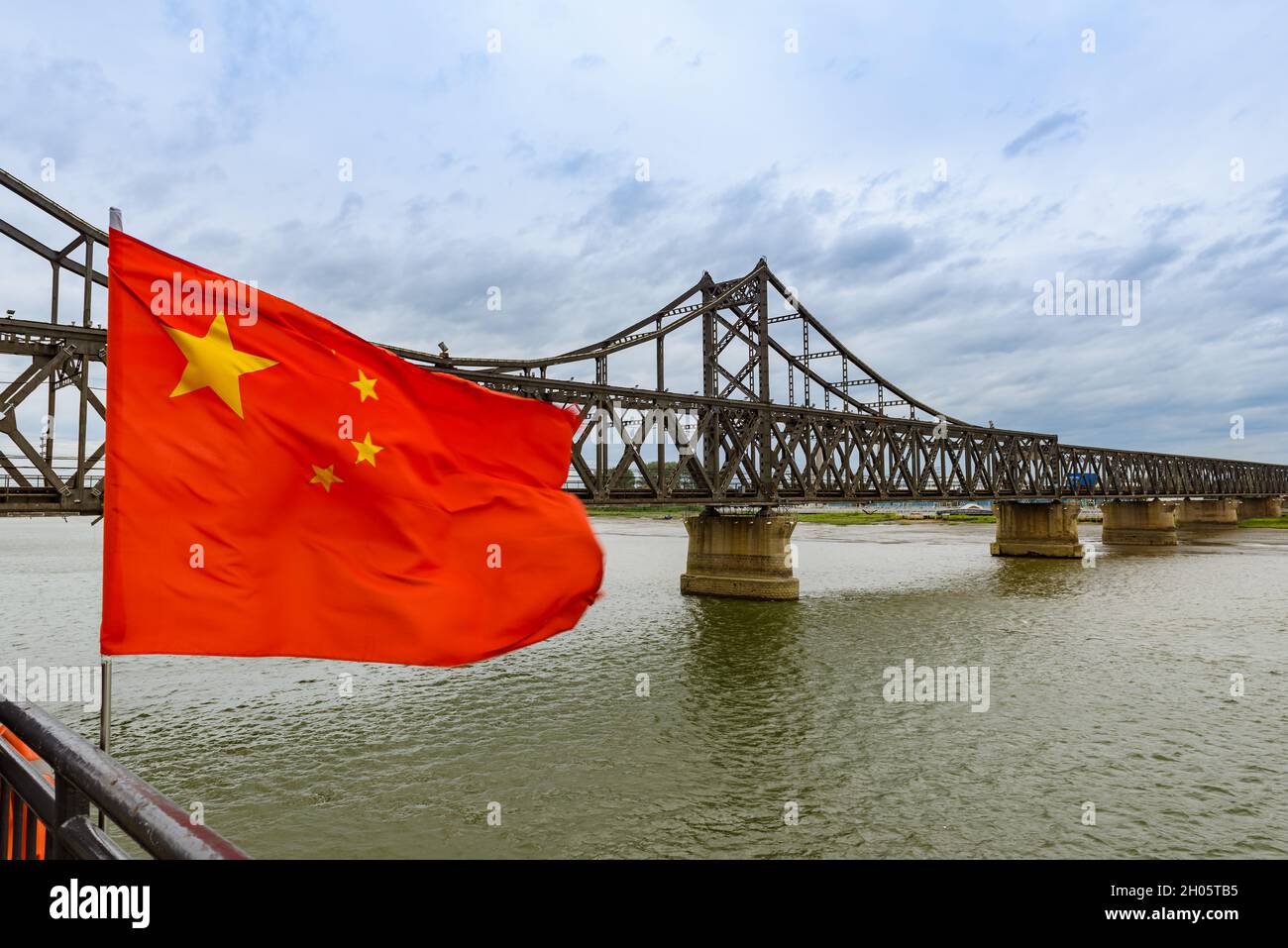 Pont de l'amitié sino-coréenne à Dandong à la frontière territoriale Corée du Nord-Chine. Banque D'Images