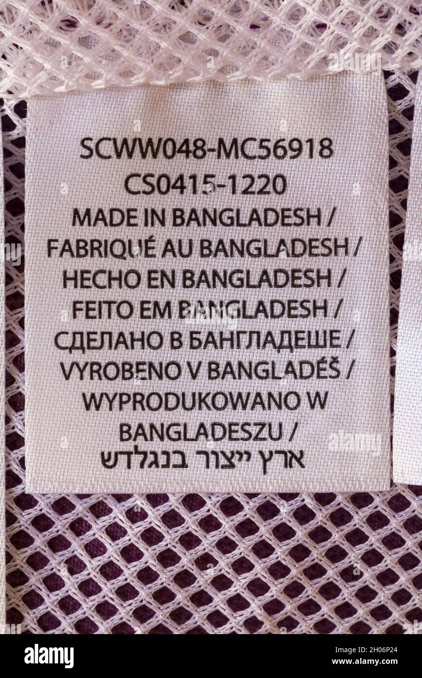 Fabriqué au Bangladesh dans de nombreuses langues différentes - étiquette sur la veste Craghers Banque D'Images