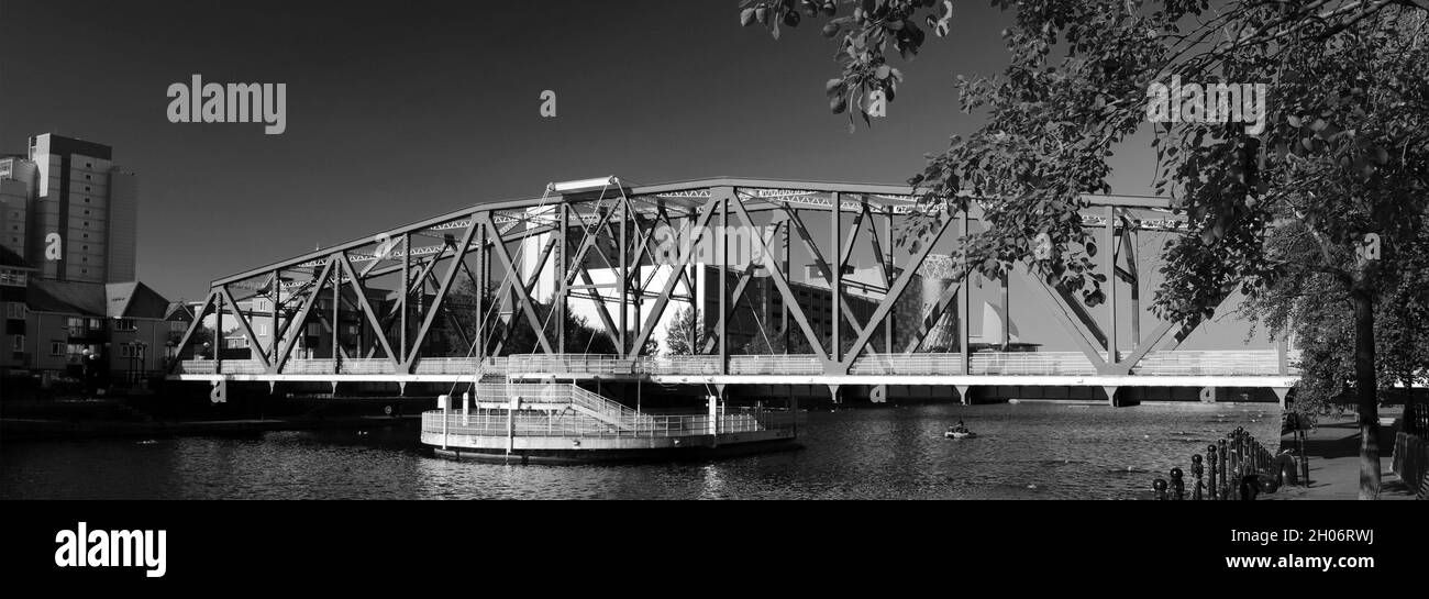 Le pont Detroit dans le bassin Érié, Salford Quays, Manchester, Lancashire, Angleterre,ROYAUME-UNI Banque D'Images