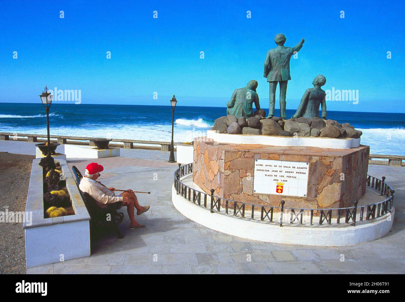 Statue et promenade.Puerto de las Nieves, île de Gran Canaria, Îles Canaries, Espagne. Banque D'Images