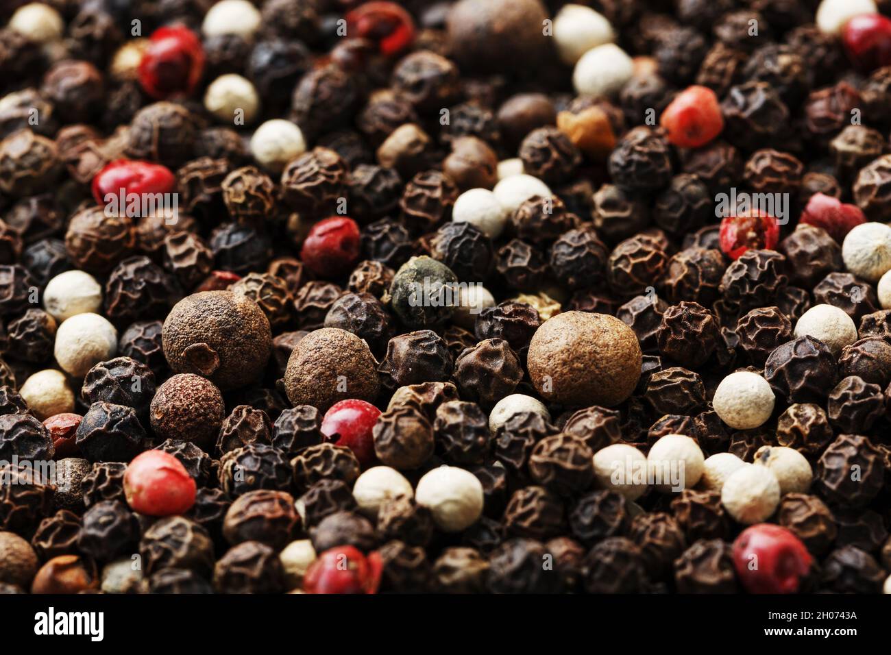 Un mélange de grains de poivre comme arrière-plan de texture en plein écran.Épices Banque D'Images