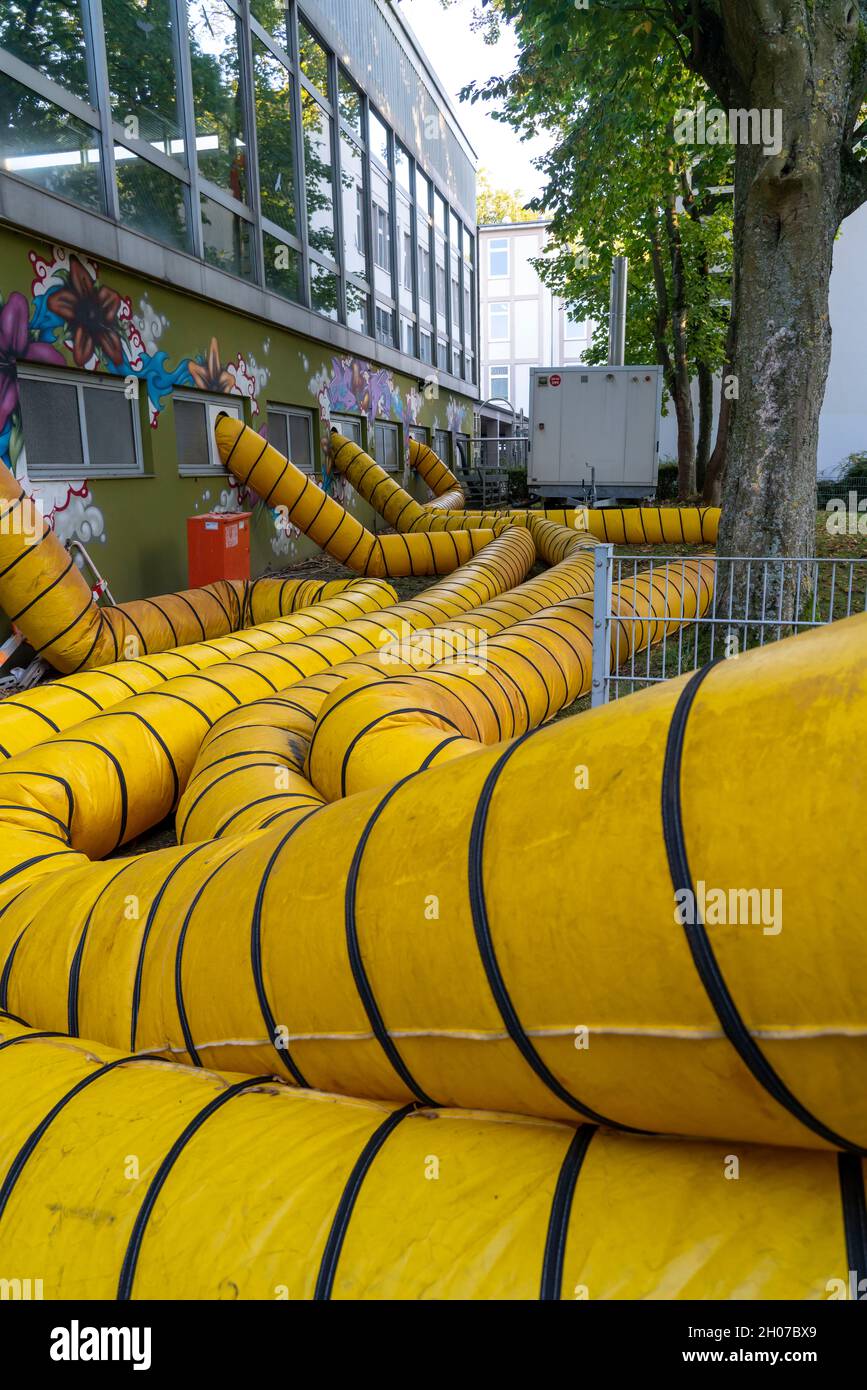 Restauration des dégâts d'eau, déshumidification, après l'inondation d'un bâtiment, séchage sous vide, piscine intérieure à Essen-werden, fortement inondée par le Banque D'Images