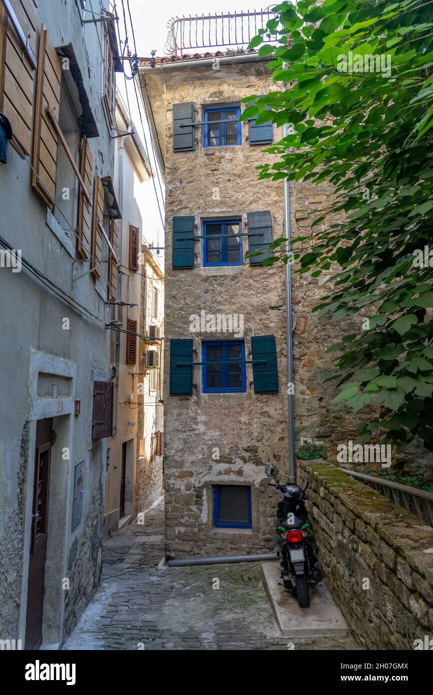 Pittoresque petite rue idyllique de Piran Slovénie . Banque D'Images