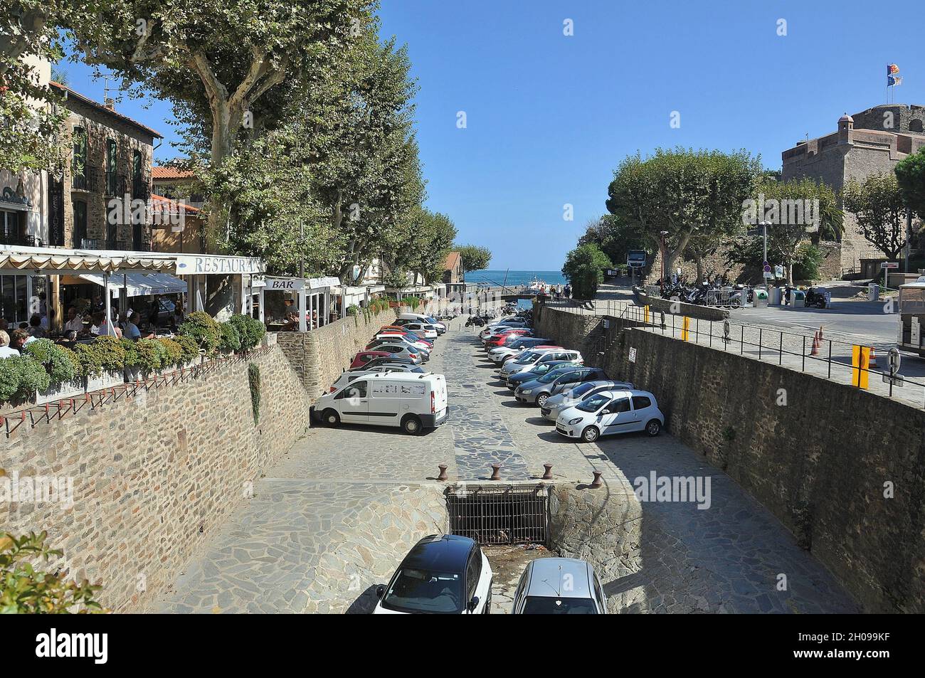 Collioure est située dans les Pyrénées orientales, dans la région occitanie le long de la côte de la Méditerranée, en France Banque D'Images