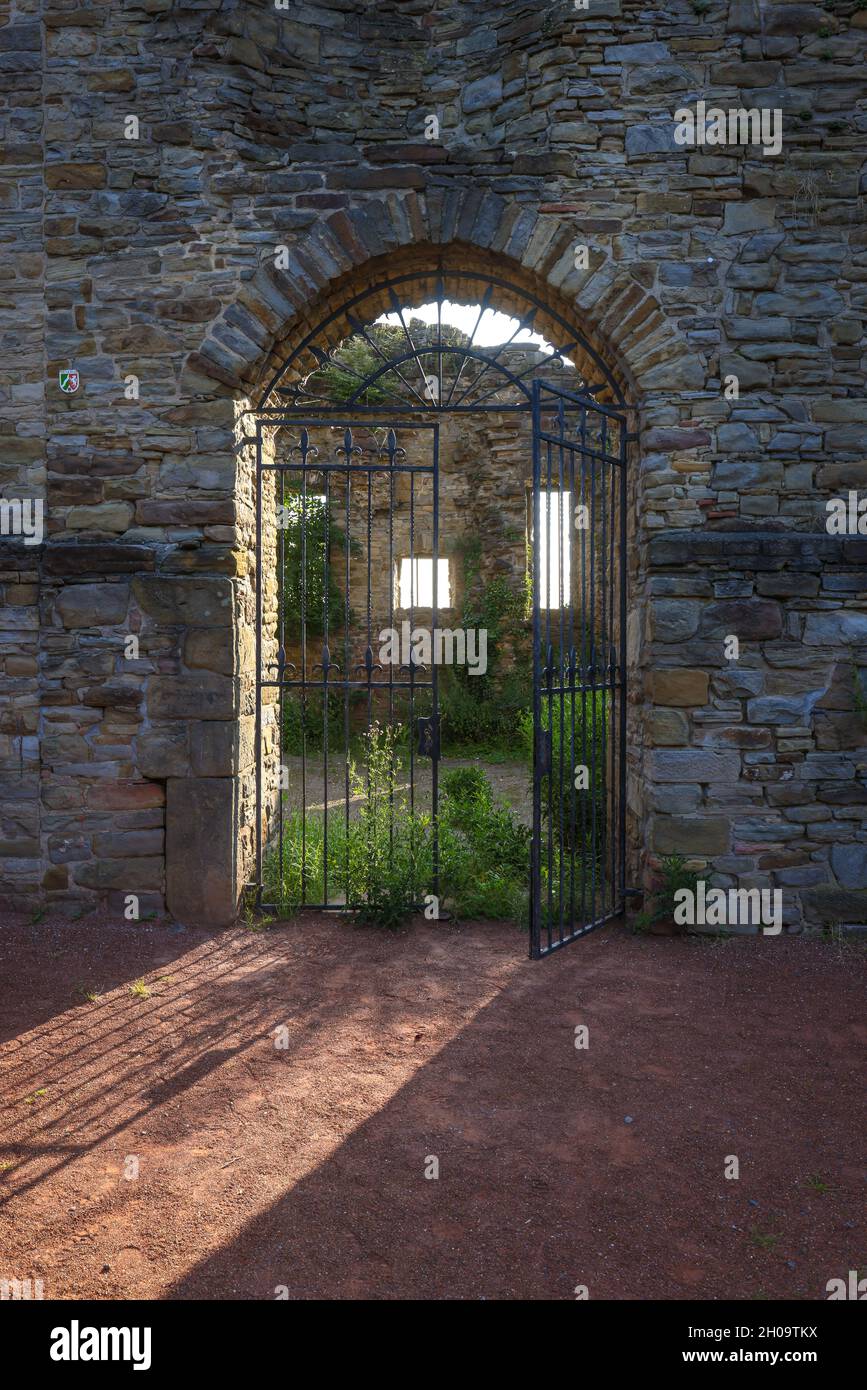 '23.07.2021, Allemagne, Rhénanie-du-Nord-Westphalie, Wetter an der Ruhr - Château de Wetter dans la vieille ville historique de Wetter an der Ruhr.Porte d'entrée dans la ba Banque D'Images