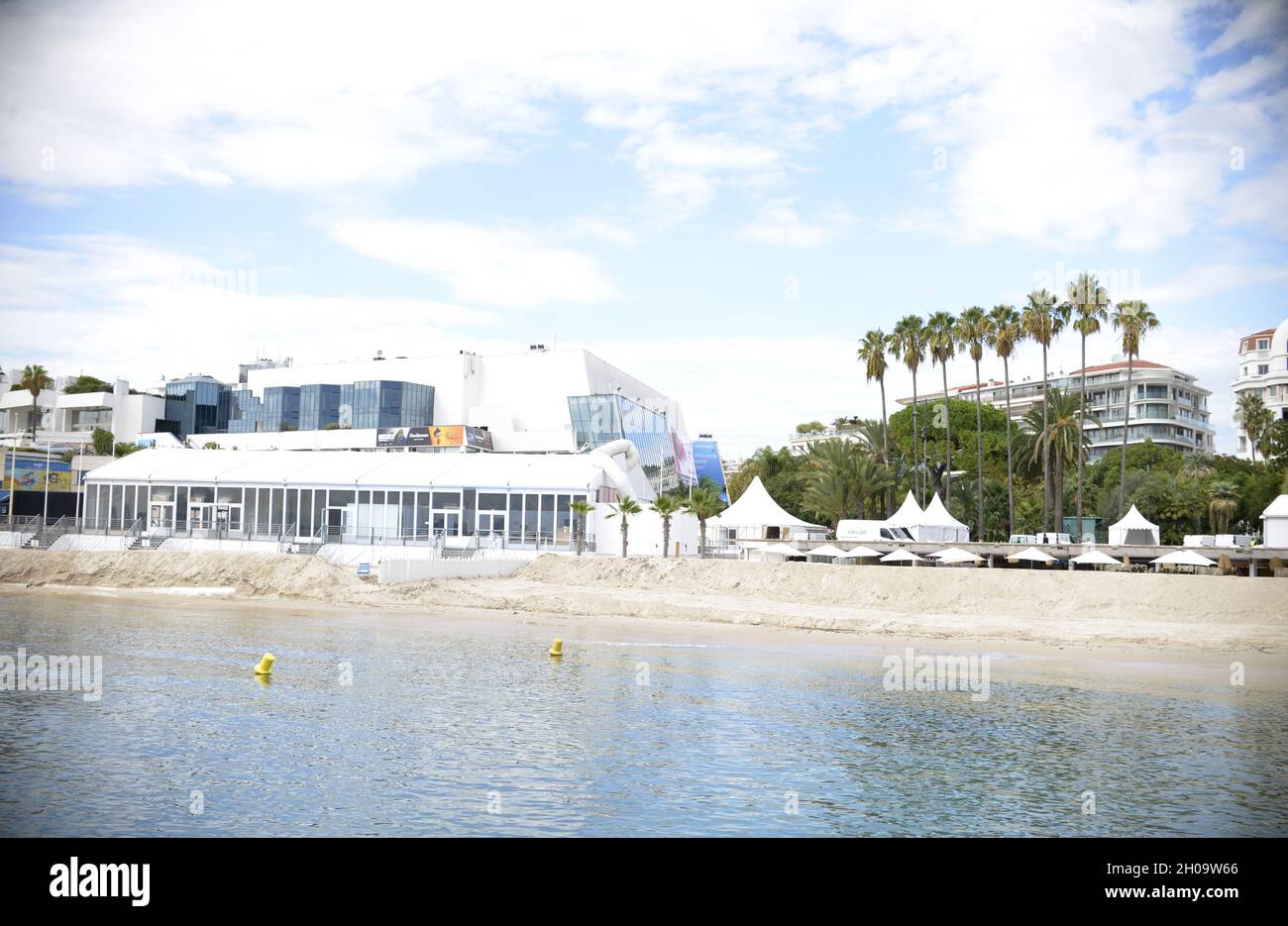 Contenu les créateurs assistent aux Canneseries 2021.Cannes, France.8 octobre FAMA © Fausto Marci Banque D'Images