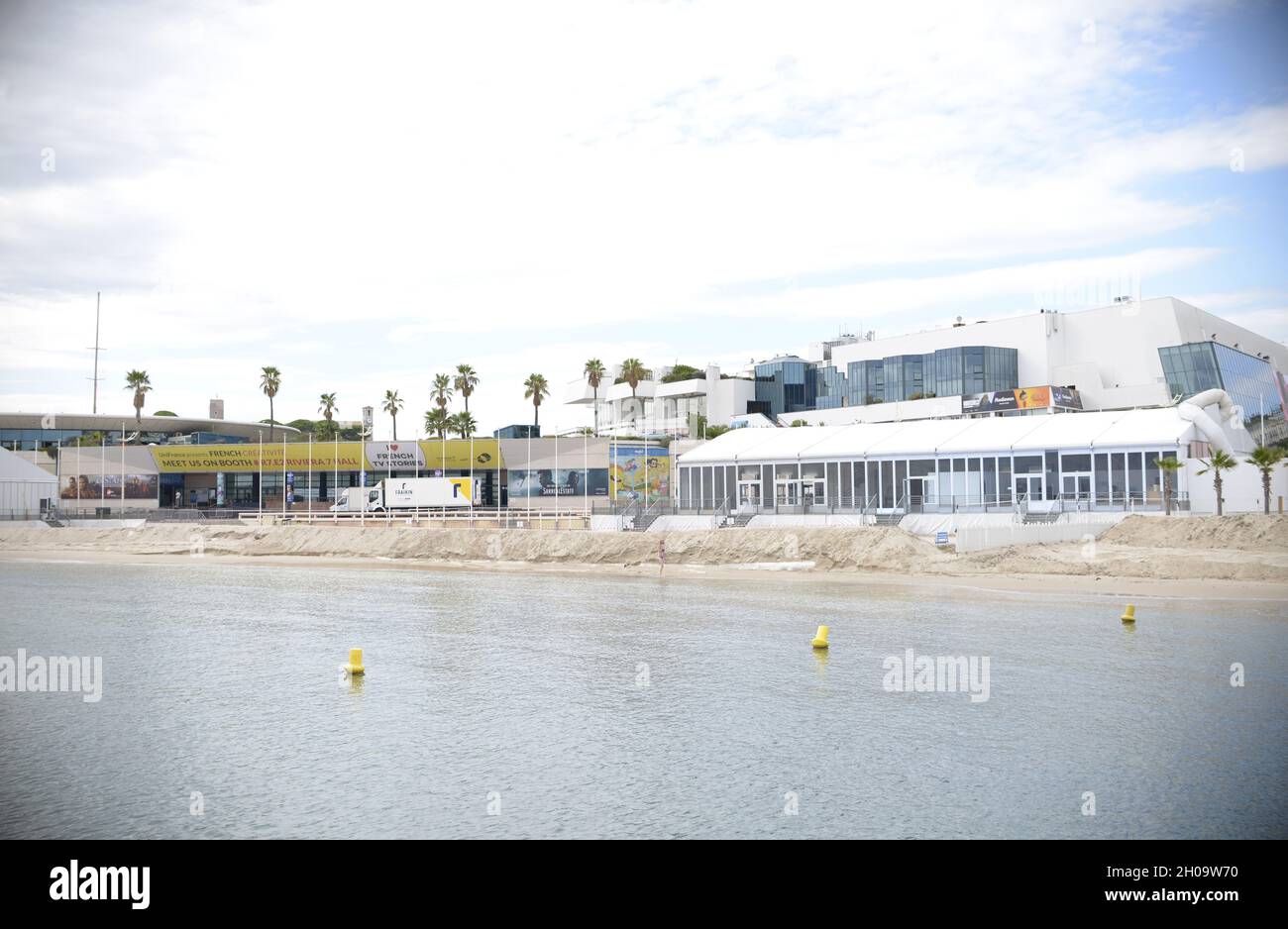 Contenu les créateurs assistent aux Canneseries 2021.Cannes, France.8 octobre FAMA © Fausto Marci Banque D'Images