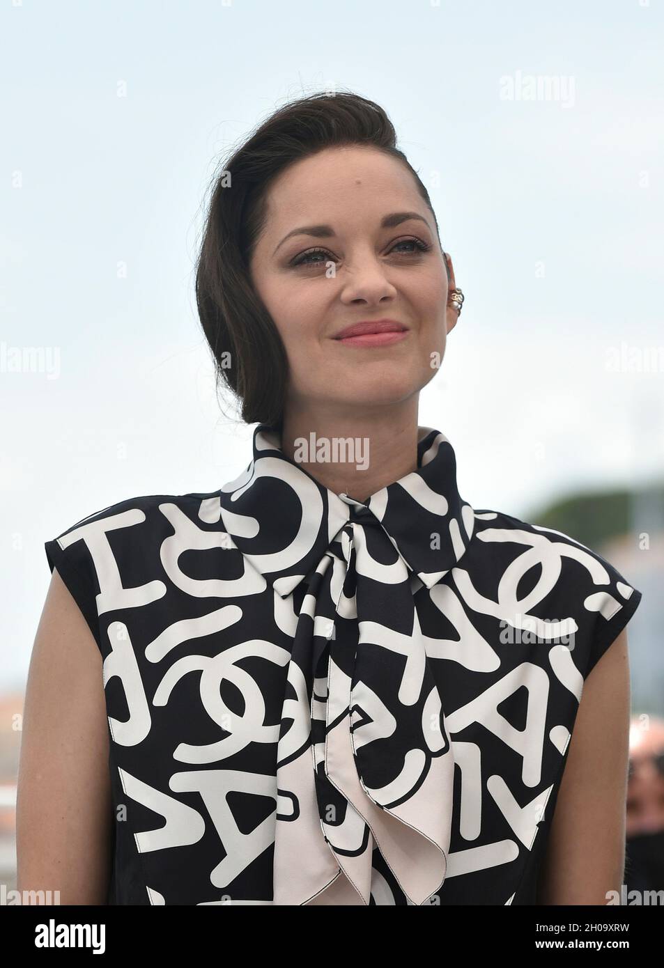 La 74e édition du Festival de Cannes: L'actrice Marion Cotillard posant pendant le photocall pour le film 'Annette' de Leos Carax, le 06 juillet 2021 Banque D'Images