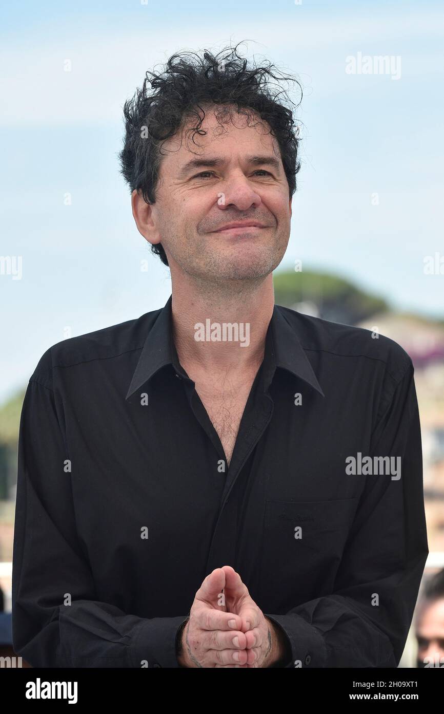La 74e édition du Festival de Cannes: le réalisateur Mark cousins posant pendant le photocall pour son film "l'histoire du film", le 07 juillet 2021 Banque D'Images
