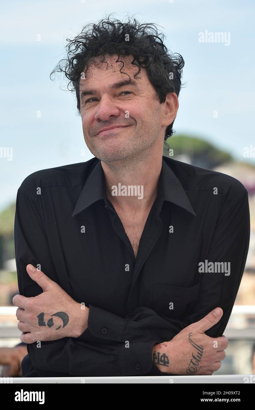La 74e édition du Festival de Cannes: le réalisateur Mark cousins posant pendant le photocall pour son film "l'histoire du film", le 07 juillet 2021 Banque D'Images