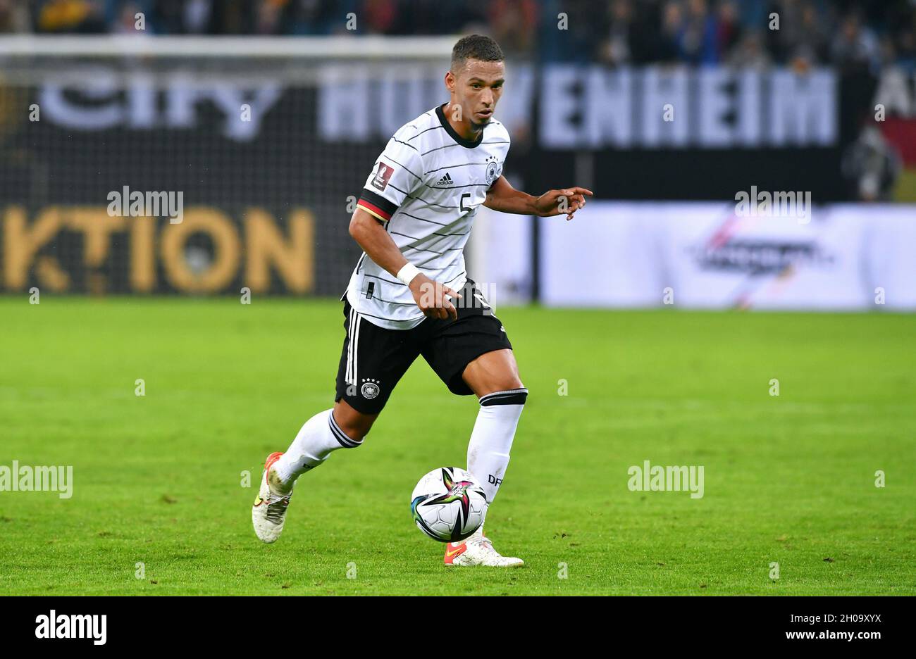 Qualification en coupe du monde, Volksparkstadion Hamburg: Allemagne contre Roumanie; Thilo Kehrer (GER) Banque D'Images