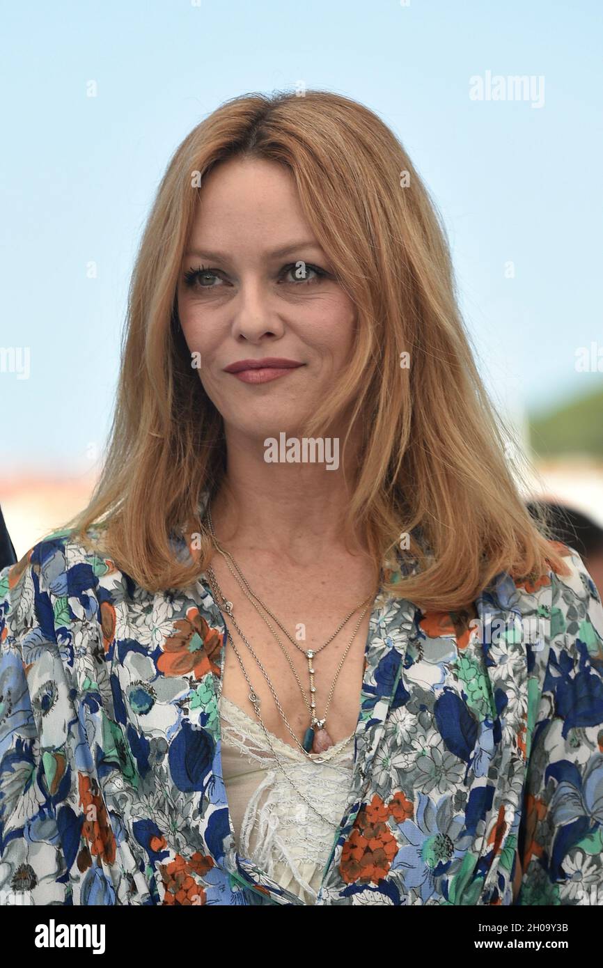 74e édition du Festival de Cannes : l'actrice Vanessa Paradis posant lors d'une séance photo pour le film "Cette musique ne joué pour personne", direct Banque D'Images