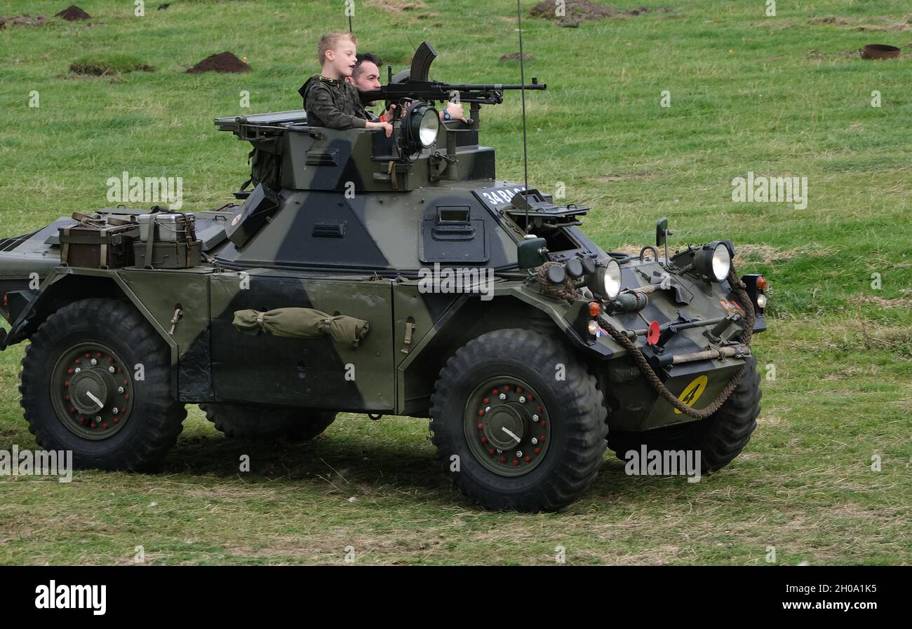 Véhicule blindé en action lors d'un spectacle militaire. Banque D'Images