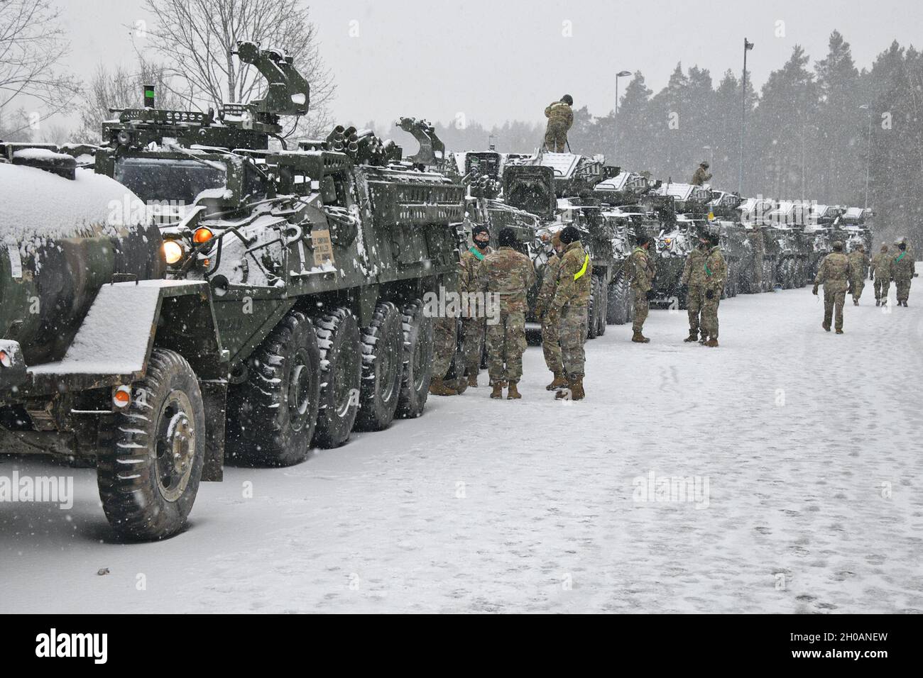 Des soldats américains affectés au 1er Escadron du 2e Régiment de cavalerie effectuent des opérations de tête de chemin de fer à la caserne Rose, Vilseck, Allemagne, le 12 janvier 2021.En 2021, le 1er Escadron assumera la responsabilité du groupement tactique de l'OTAN pour la présence avancée renforcée de la Pologne. Banque D'Images
