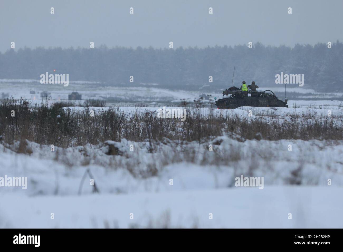 Les troupes de Cassino britanniques du groupement tactique de présence avancée renforcée Pologne organisent un cours d'opérateur d'armes à plate-forme sur une aire couverte de neige le 14 janvier 2021, dans la zone d'entraînement de Bemowo Piskie. Banque D'Images