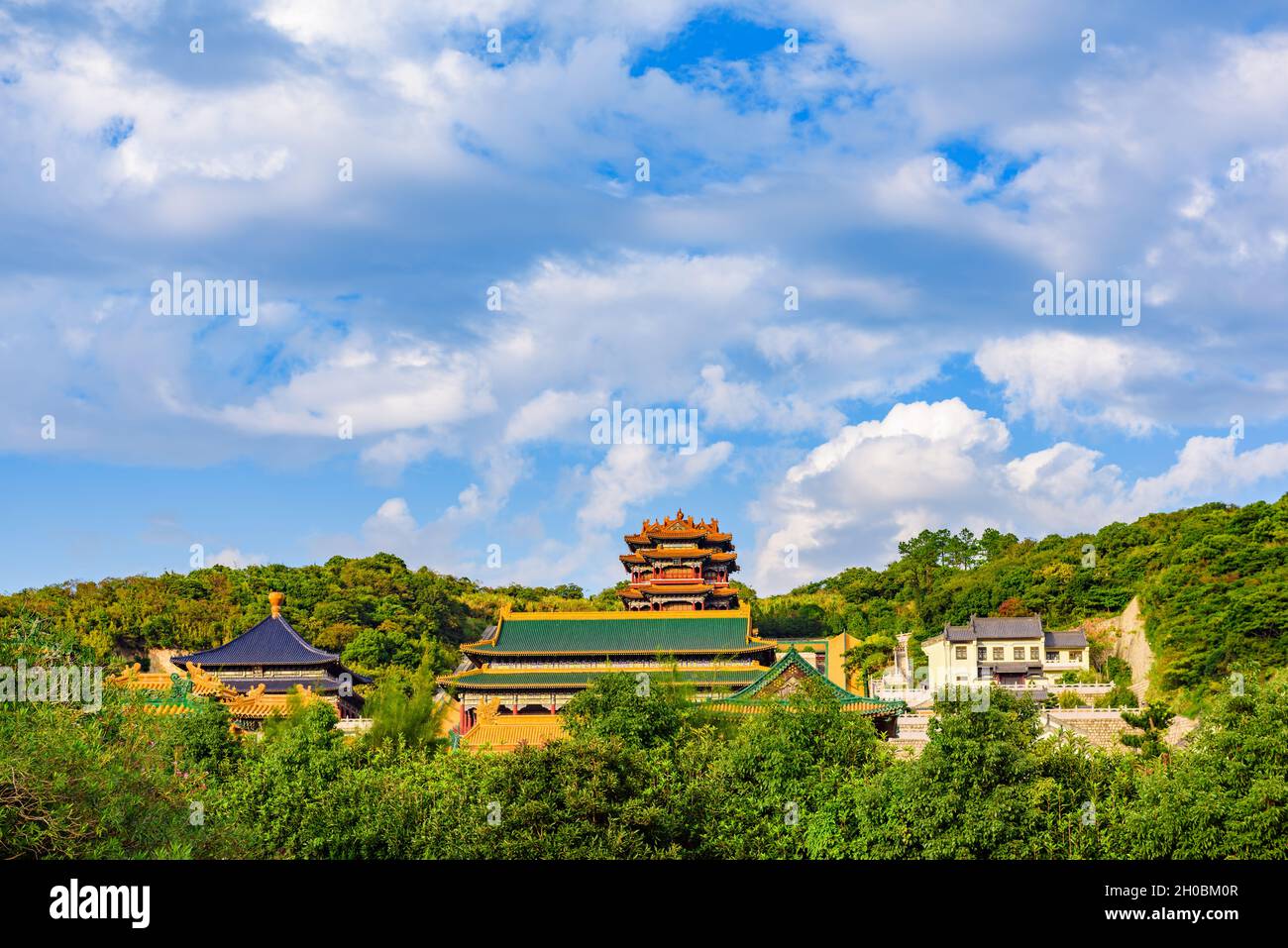 Zhejiang, Chine - 02 novembre 2017 : vue sur le temple si si Hui Ji Chan, Mont Putuo, ville de Ningbo. Banque D'Images