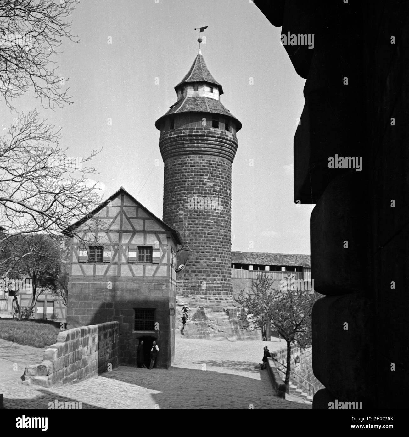 Blick auf den Vestnerturm Vestnertor m an der Burg à Nürnberg, Allemagne Allemagne Années 1930 er Jahre. Vue d'Vestnerturm à tour Château de Nuremberg, Allemagne 1930. Banque D'Images