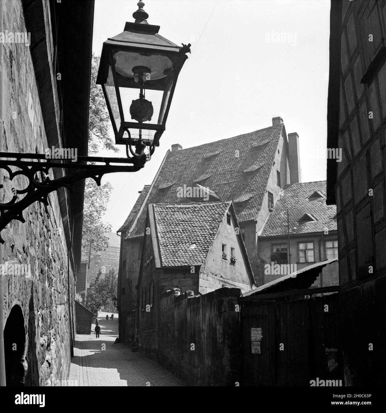 Malerische alte Häuser an der Stadtmauer von Nürnberg, Allemagne Allemagne Années 1930 er Jahre. Vieilles maisons pittoresques à la ville médiévale de Nuremberg, Allemagne 1930. Banque D'Images