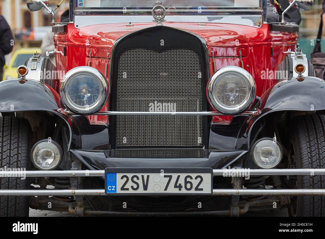 Trajet en voiture rétro à Prague Banque D'Images